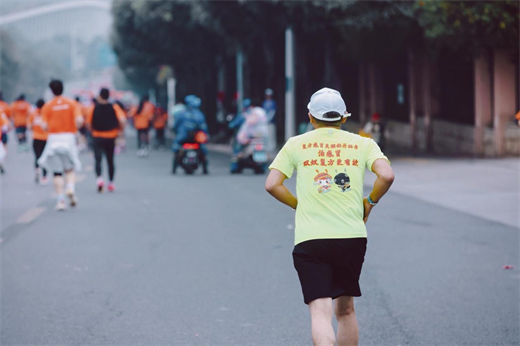 为什么近期马拉松和篮球赛等体育赛事都有它